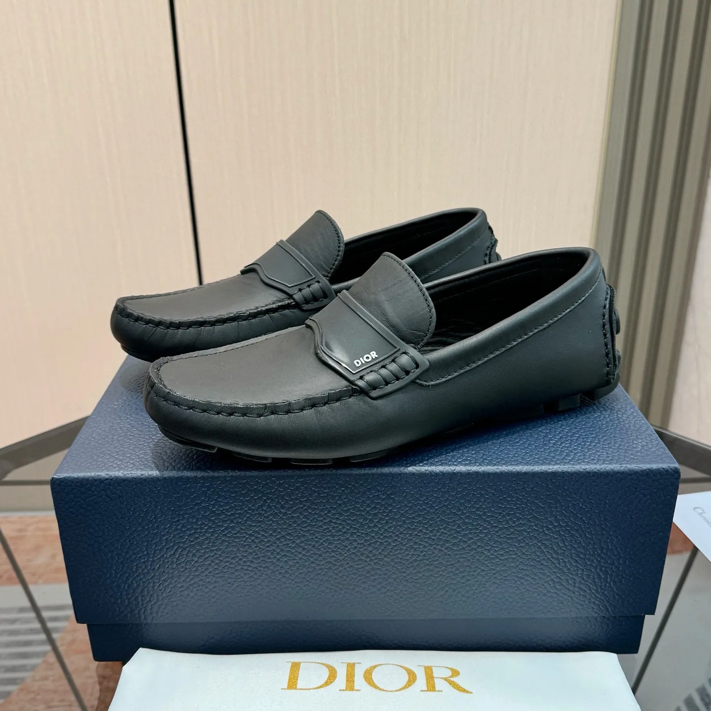 Men's shoes: 580💰 (Niu Li) (Dior Doudou shoes) Exclusive new model Official website new model The upper is made of high-quality imported calf, the color is delicate, and the luxurious texture flows. Tailor-made for exquisite men, creating a noble aura. Delicate and smooth lines. Cowhide lining. Size: 38-44, 45 customized. Outdoor driving shoes for experienced drivers🚗